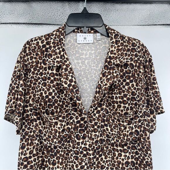 Daisy Street (ASOS) Women’s Leopard Print Short Sleeve Button Front Shirt Medium - Picture 3 of 12